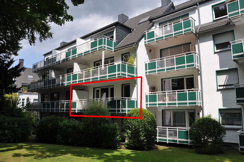 Immobilienmakler Karcher in Essen Rüttenscheid: Dachgeschosswohnung in Essen Holsterhausen zum Verkauf